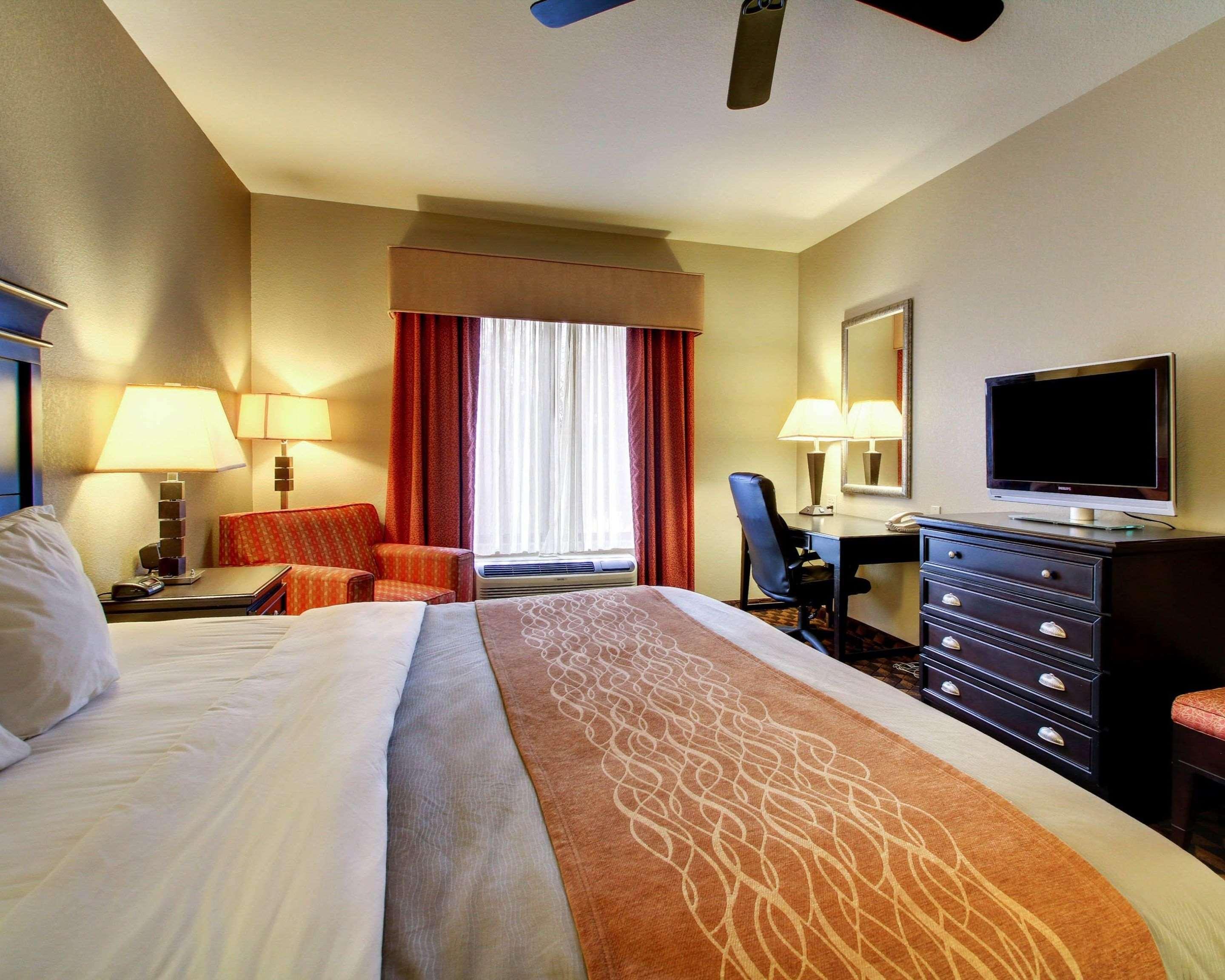 Comfort Inn & Suites Clinton Extérieur photo