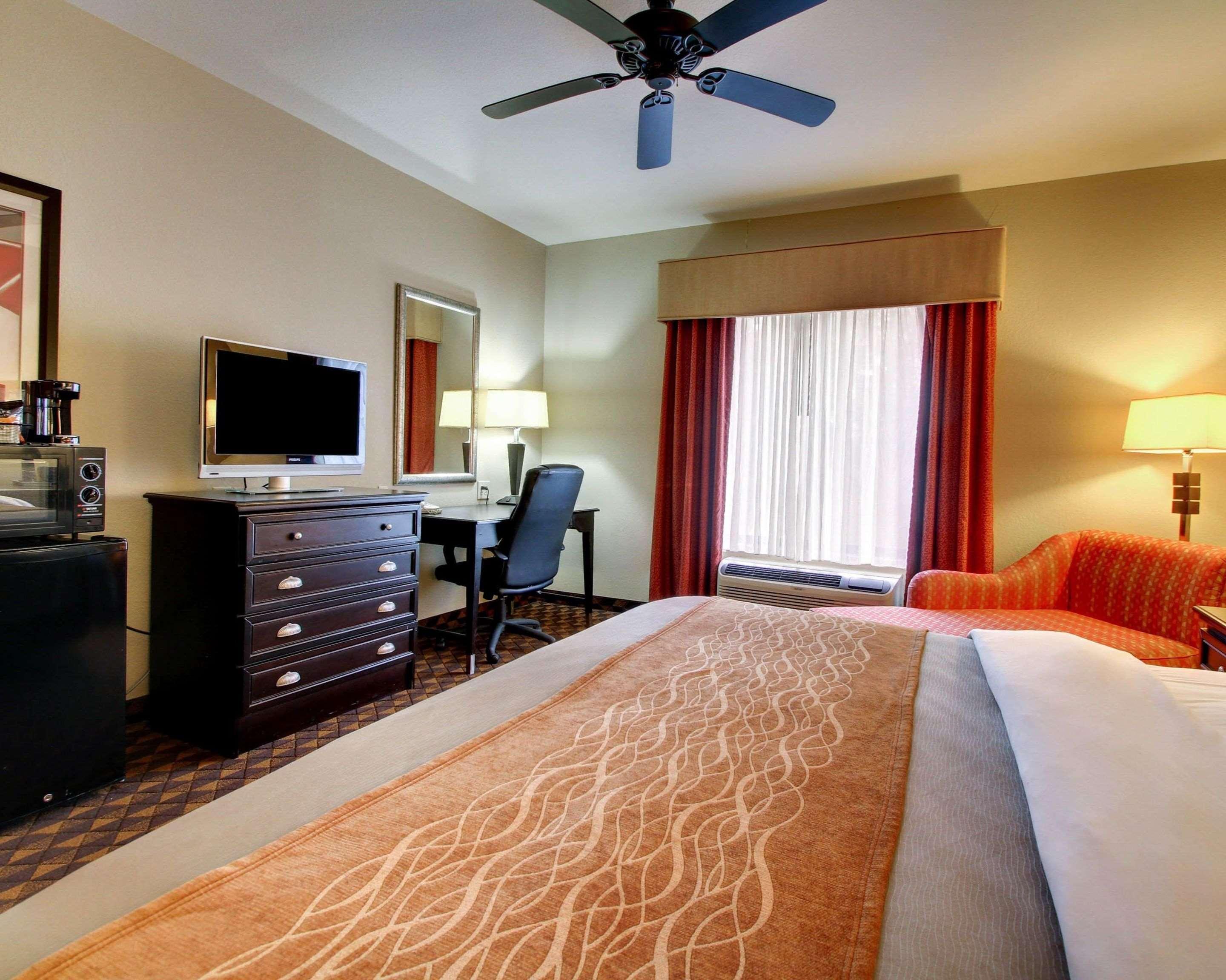 Comfort Inn & Suites Clinton Extérieur photo