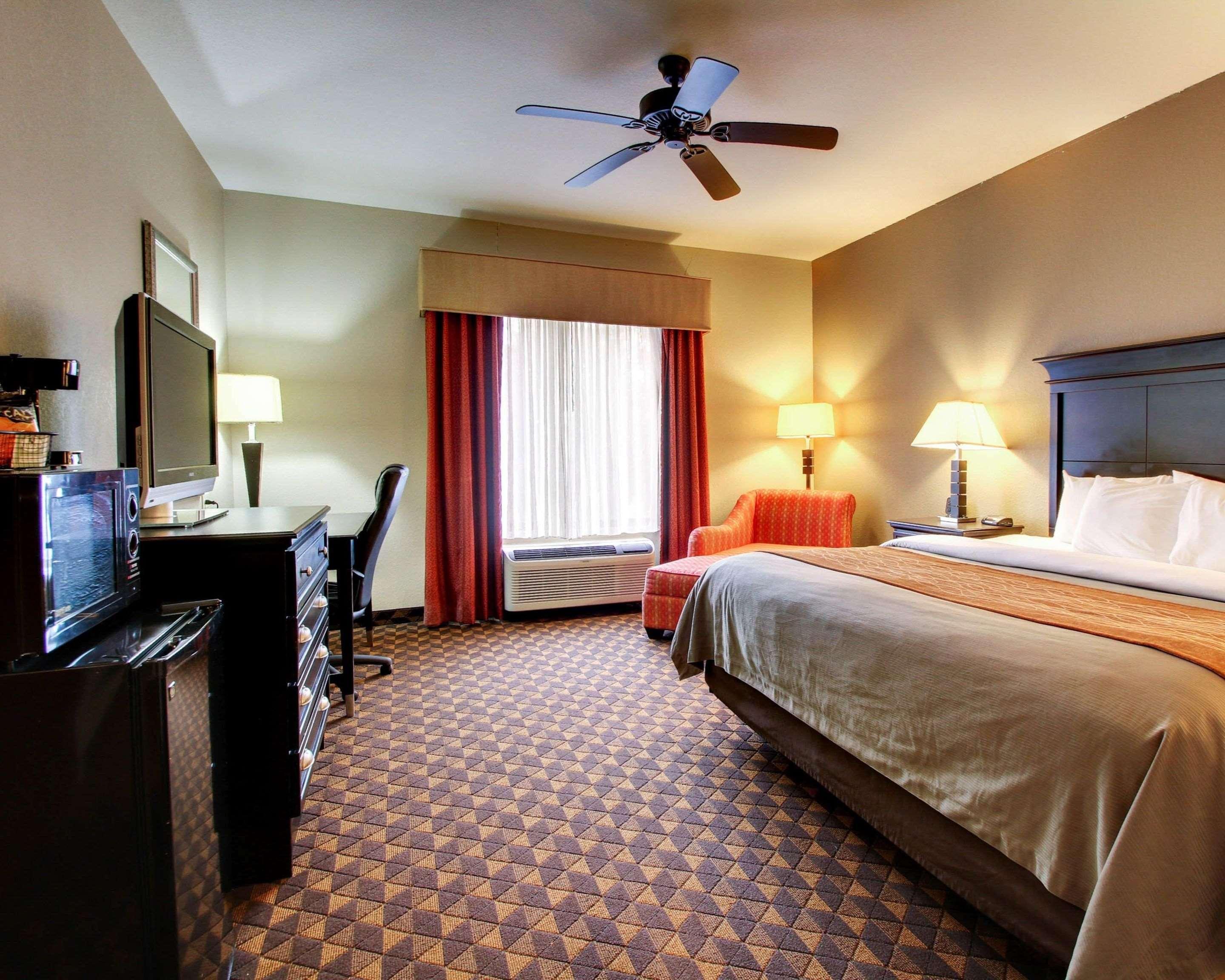 Comfort Inn & Suites Clinton Extérieur photo