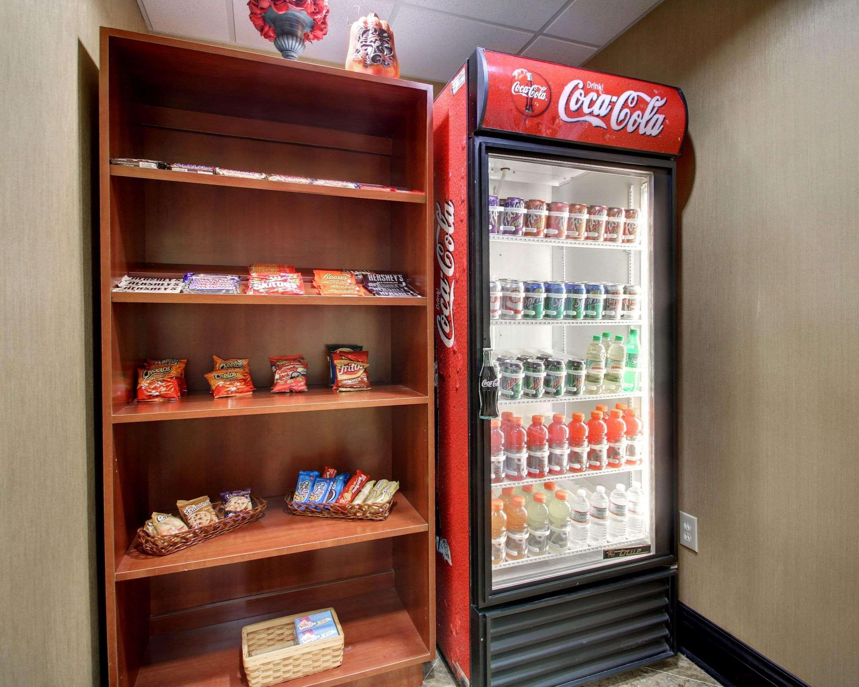 Comfort Inn & Suites Clinton Extérieur photo