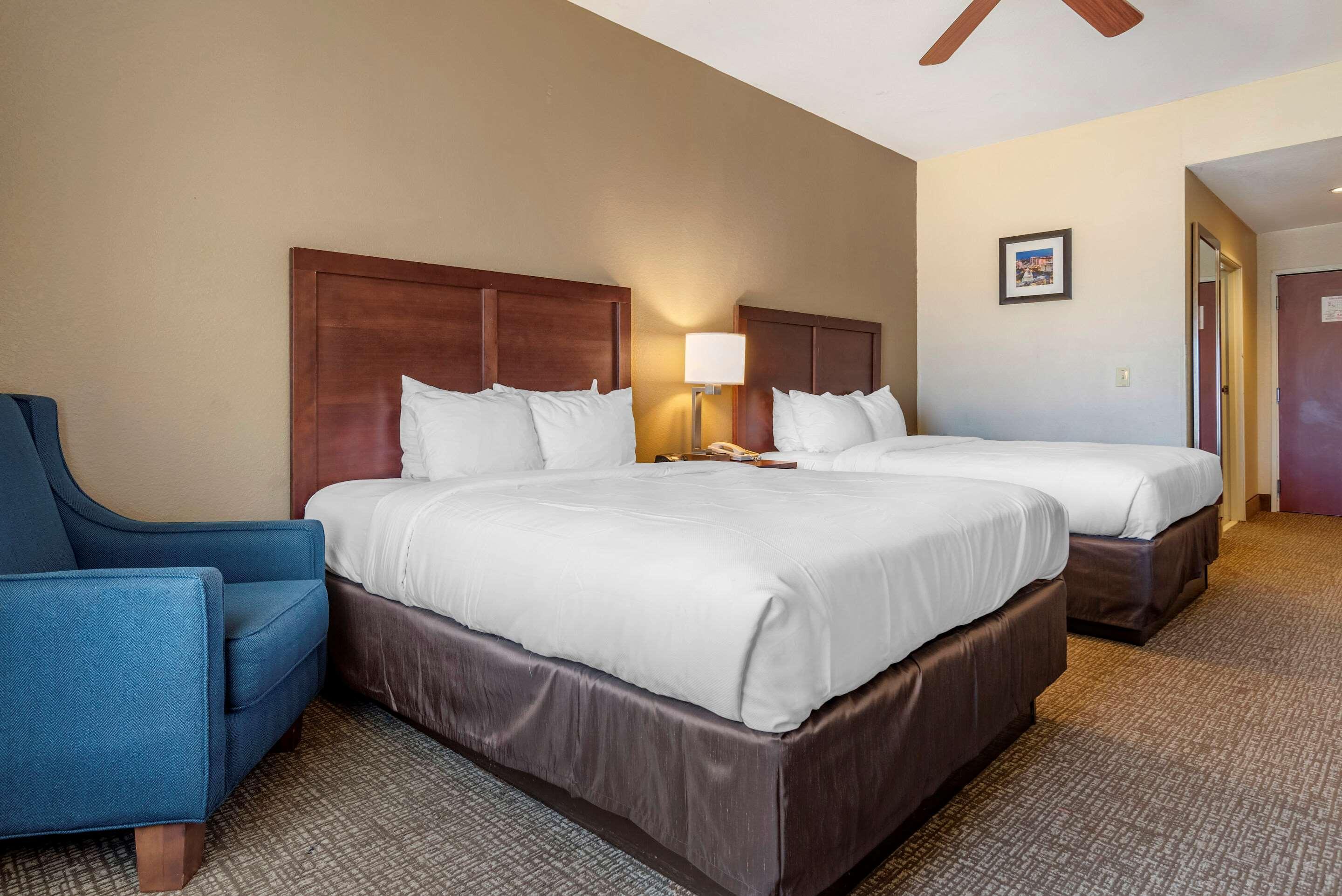 Comfort Inn & Suites Clinton Extérieur photo